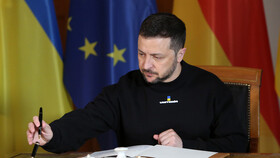 پالتیکو: فرانسه به زلنسکی برای نوشتن نامه عذرخواهی از ترامپ کمک کرد