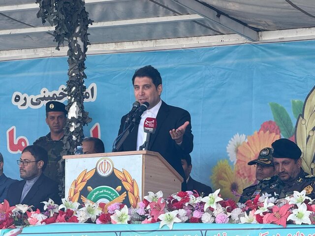 مراسم روز ارتش در سنندج با نمایش اقتدار ارتشیان برگزار شد