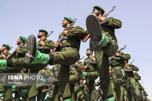 ارتش دانشجو می‌پذیرد