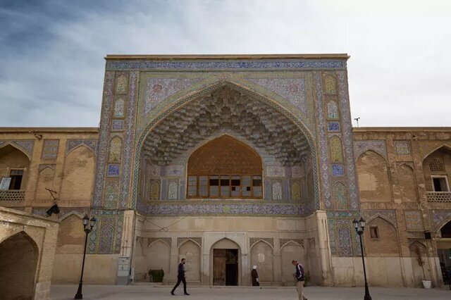 مدرسه خان شیراز که مرمت غیراصولی شد. اسکندر مختاری: نهادهای دیگر چرا در برابر تخریبها سکوت کردهاند؟