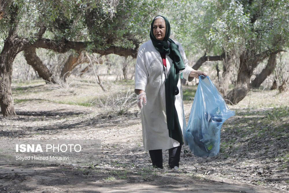 به مناسبت روز جهانی زمین؛ پاکسازی جنگلهای کرخه