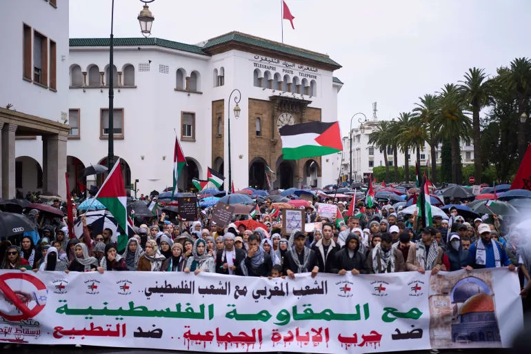 تجمع اعتراضآمیز مراکشیها در مخالفت با پهلوگیری کشتی حامل سلاحهای رژیم صهیونیستی