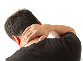 ابتلا به دیسک گردن با انجام حرکاتی که سر و گردن را خم می‌کند