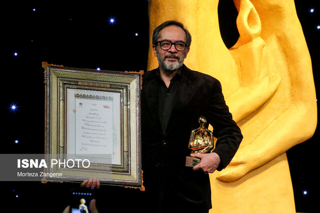 «کارن همایونفر» چهره هنر انقلاب در سال ۱۴۰۳ شد / حاتمیکیا: کارن، کار خود را کرد! «کارن همایونفر» چهره هنر انقلاب در سال ۱۴۰۳ شد / حاتمیکیا: کارن، کار خود را کرد!