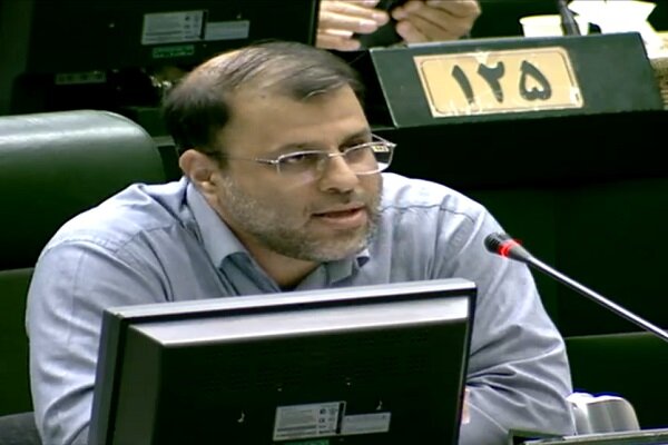 ظهوریان: چاقوی جراحی اقتصادی فساد بانک‌های خصوصی را هدف گیرد