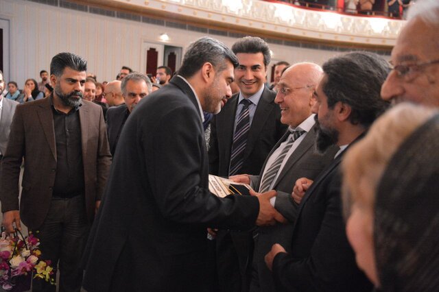 گزارشی از اجرای ارکستر موسیقی ملی ایران و تجلیل از محمد سریر گزارشی از اجرای ارکستر موسیقی ملی ایران و تجلیل از محمد سریر