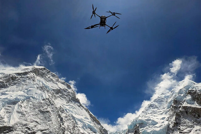 ویدیو/ آزمایش موفقیتآمیز ارسال پهپادی کالا به قله اورست ویدیو/ آزمایش موفقیتآمیز ارسال پهپادی کالا به قله اورست