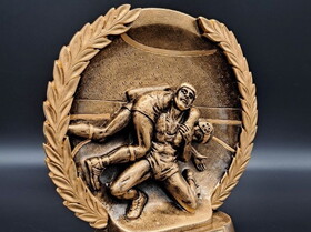 فدراسیون کشتی به دنبال خرید جام قهرمانی آسیا از عتیقه فروشی