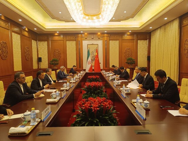 عراقچی پیام کتبی پزشکیان به رئیسجمهور چین را به وانگیی تسلیم کرد عراقچی پیام کتبی پزشکیان به رئیسجمهور چین را به وانگیی تسلیم کرد