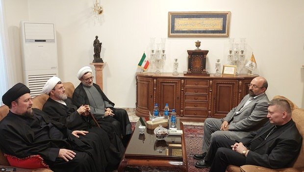 حضور سیدحسن خمینی در سفارت واتیکان برای تسلیت درگذشت پاپ حضور سیدحسن خمینی در سفارت واتیکان برای تسلیت درگذشت پاپ