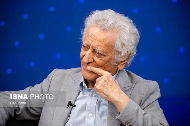 فقط ۳ سال از رادیو کوچکتر است!/ در نوجوانی سلبریتی شد