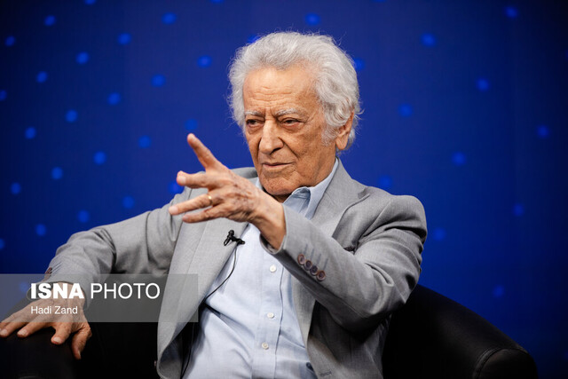 فقط ۳ سال از رادیو کوچکتر است!/ در نوجوانی سلبریتی شد