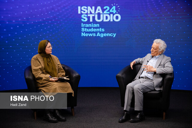 فقط ۳ سال از رادیو کوچکتر است!/ در نوجوانی سلبریتی شد