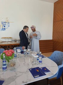 گفت‌وگوی خصوصی عراقچی و وزیر خارجه عمان