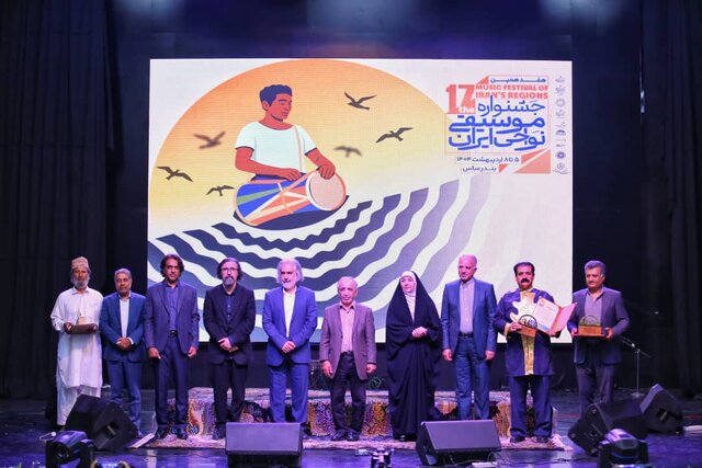 گزارش ایسنا از نخستین شب جشنواره موسیقی نواحی / جوانان راه ما را ادامه دهند