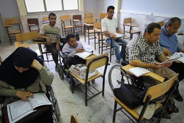 آئیننامه حمایت از دانشجویان معلول تدوین میشود آئیننامه حمایت از دانشجویان معلول تدوین میشود