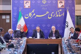 پزشکیان: چرا کانتینرها باید ماه‌ها در بندر بمانند؟/تاکید بر پرداخت بیمه به خانواده جان‌باختگان