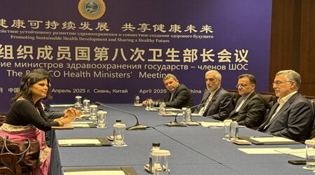 عکس دریافتی از وزارت بهداشت. تاکید وزرای بهداشت ایران و هند بر گسترش همکاری در حوزه دارو و واکسن