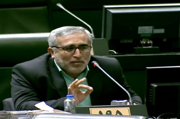 نماینده ممسنی: وضعیت حاکم بر ورزشگاه آزادی به نماد بی‌کفایتی تبدیل شده است