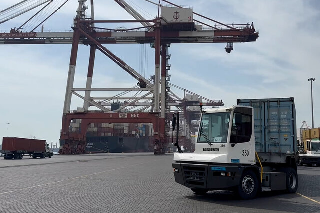 ویدیو/ از سرگیری ترانزیت کالا از بندر شهید رجایی ویدیو/ از سرگیری ترانزیت کالا از بندر شهید رجایی