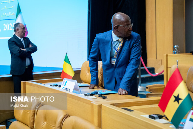 در دیپلماسی اقتصادی کارنامه موفقی نداریم/صندوق اوپک جایگاه ما را تقویت میکند در دیپلماسی اقتصادی کارنامه موفقی نداریم/صندوق اوپک جایگاه ما را تقویت میکند