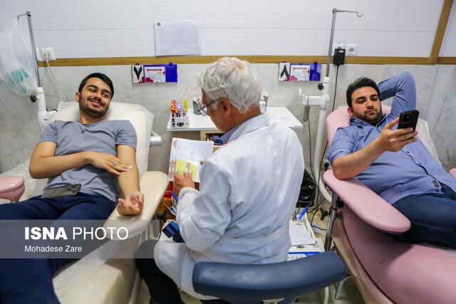 موج همدلی و نوعدوستی مردم مشهد در پایگاههای انتقال خون برای کمک به مردم بندرعباس