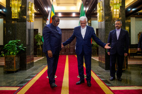 دیدار کنستانتینیو چیونگا، معاون اول رئیس جمهور زیمبابوه و محمدرضا عارف، معاون اول رئیس جمهور