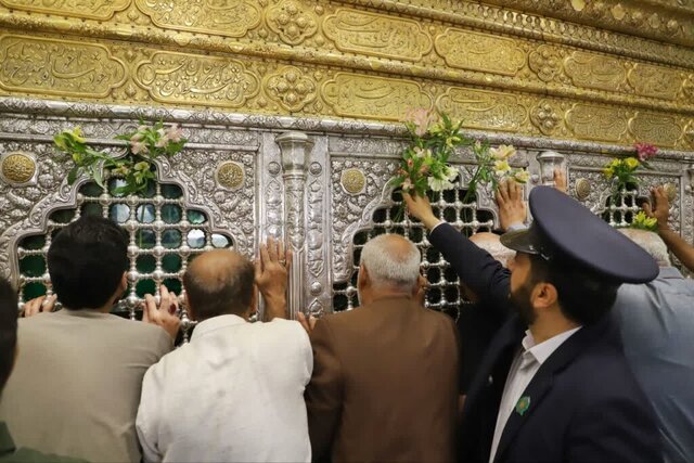 آیین خطبهخوانی مداحان قم در حرم مطهر بانوی کرامت + تصاویر