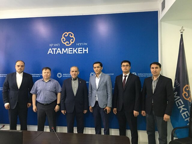 تاکید بر توسعه مناسبات تهران و آستانه در دیدار سفیر کشورمان با یک مقام قزاقستانی