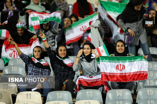 نگاهی به تجربه هواداری زنان در فوتبال ایران