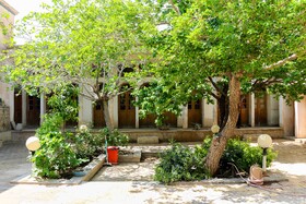 خانه جواهری محله دردشت این روزها مکانی برای فعالیت هنرمندان صنایع دستی شده است.