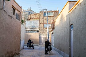ساخت و ساز‌های مدرن که به مرور زمان انجام شده است، باعث شده که بافت تاریخی محله دردشت تخریب شود.