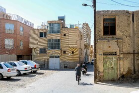 ساخت و ساز‌های مدرن که به مرور زمان انجام شده است، باعث شده که بافت تاریخی محله دردشت تخریب شود.