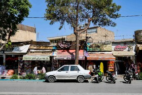 خیابان ابن سینا که از محله دردشت عبور می‌کند، مرکز خرید و فروش پارچه در شهر اصفهان است.