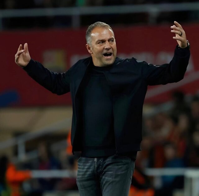 مرد آلمانی در کنار دو همکار فرانسوی/ فینالبازان قاره سبز مرد آلمانی در کنار دو همکار فرانسوی/ فینالبازان قاره سبز