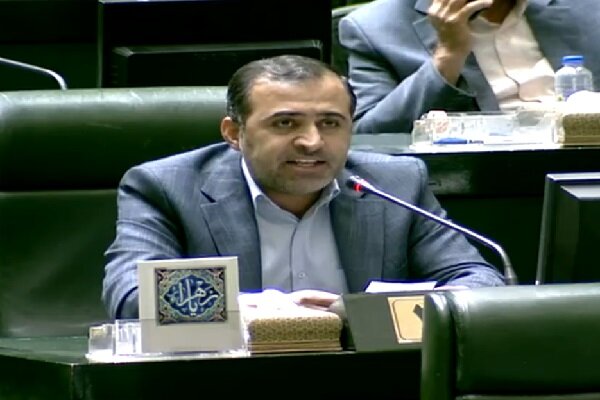 حسینی: نظام حقوق و دستمزد باید به صورت اساسی اصلاح شود