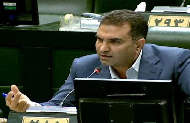 پوردهقان: نباید مذاکرات را به مسائل اقتصادی کشور گره زد پوردهقان: نباید مذاکرات را به مسائل اقتصادی کشور گره زد