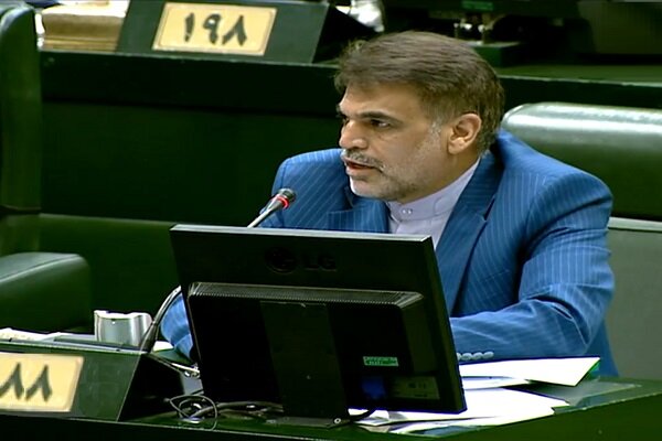 توسلی: ضرورت شفاف‌سازی درباره هزینه سفر وزیر راه/ شمخانی چه مسئولیتی دارد که تعهد می‌دهد؟