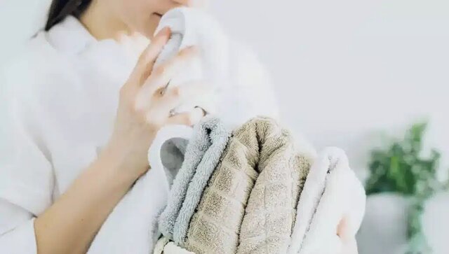 بوی نامطبوع حوله و پتو را چگونه از بین ببریم بوی نامطبوع حوله و پتو را چگونه از بین ببریم