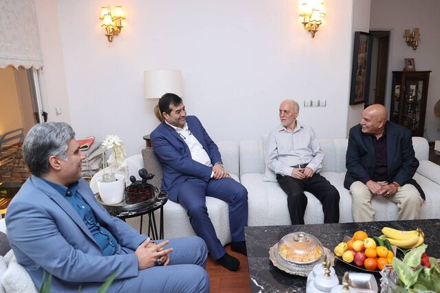 دیدار وزیر ورزش با محمود خوردبین/ مرد محترمی که فوتبال با او محترمتر شد