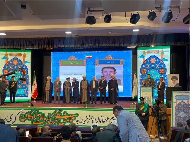 بقاع متبرکه باید پناهگاه نسل جوان و مرکز فرهنگی باشند