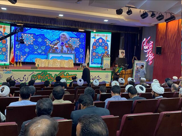 بقاع متبرکه باید پناهگاه نسل جوان و مرکز فرهنگی باشند