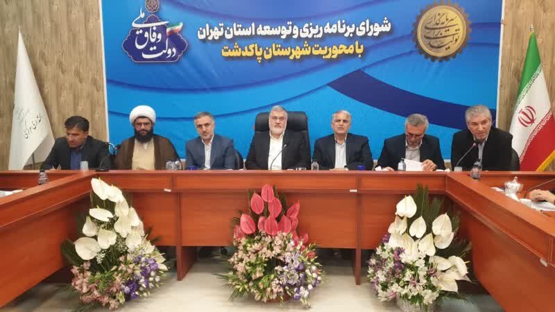 مسئولان با نگاه مسئله‌محور، مطالبات مردم را پیگیری کنند
