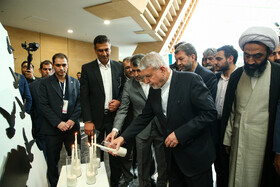 ادای احترام رضا صالحی امیری، وزیر میراث فرهنگی، صنایع دستی و گردشگری به جانباختگان حادثه بندرعباس
