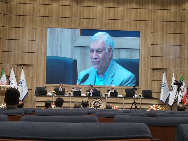 برخی مدیران، سرمایه‌گذاران را مرفهان بی‌درد می‌دانند