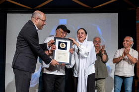 تقدیر از گلاب آدینه، کارگردان و بازیگر پیشگسوت تئاتر در بیستمین شب کارگردانان تئاتر