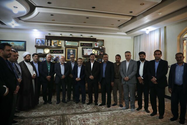 حضور استاندار خوزستان در منزل اولین شهید حرم