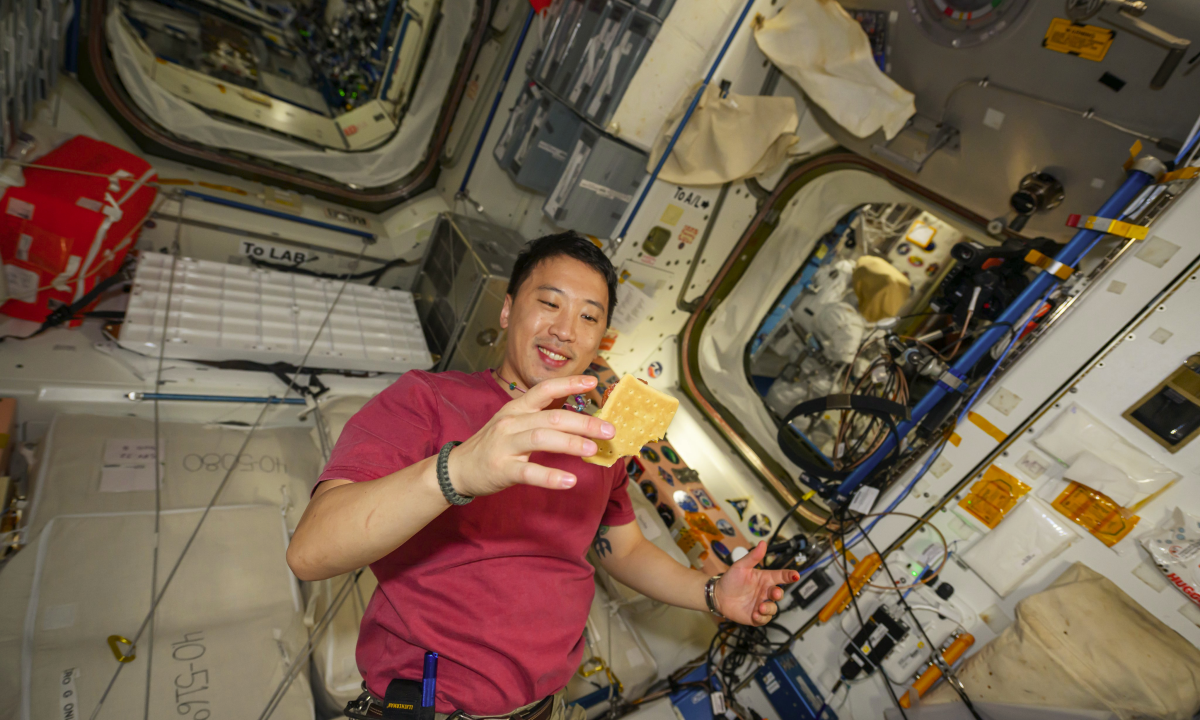 تهیه همبرگر به سبک ایستگاه فضایی بینالمللی