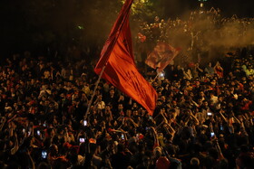 جشن خیابانی تبریزی‌ها پس از قهرمانی تراکتور در لیگ برتر فوتبال