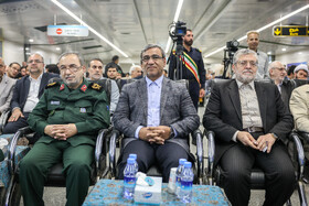 محمدرضا قلندر شریف، شهردار مشهد، غلامحسین مظفری، استاندار خراسان رضوی و سردار اسدالله حاجی‌زمانی، معاون هماهنگ کننده قرارگاه خاتم النبیا در مراسم افتتاح ايستگاه قطار شهری «شهيد فكوری»